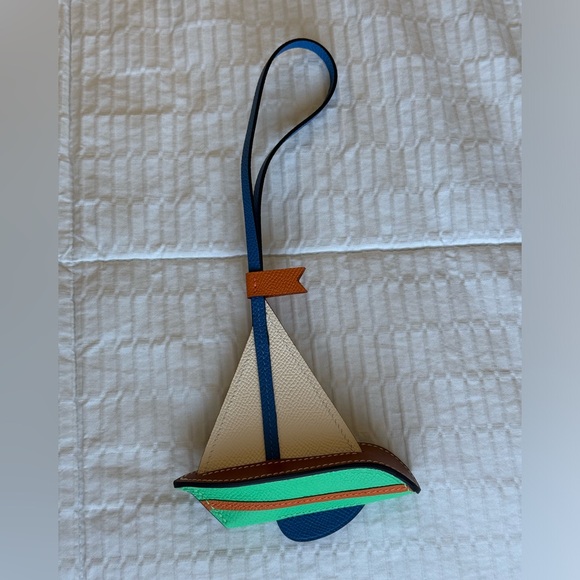 Hermes Sail 24 Boat Charm - Picture 2 of 3